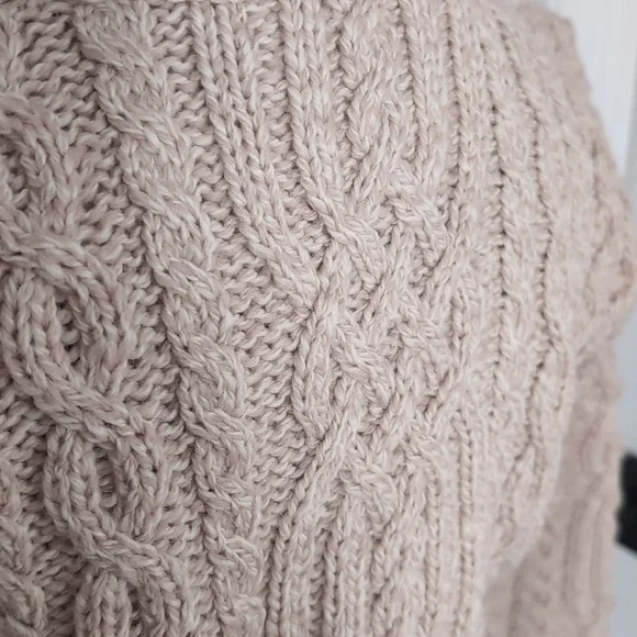 ARAN MOR | Women's Cream/Pink Streedagh Scallop Lace Stich Merino Wool Sweater - Picture 6 of 7